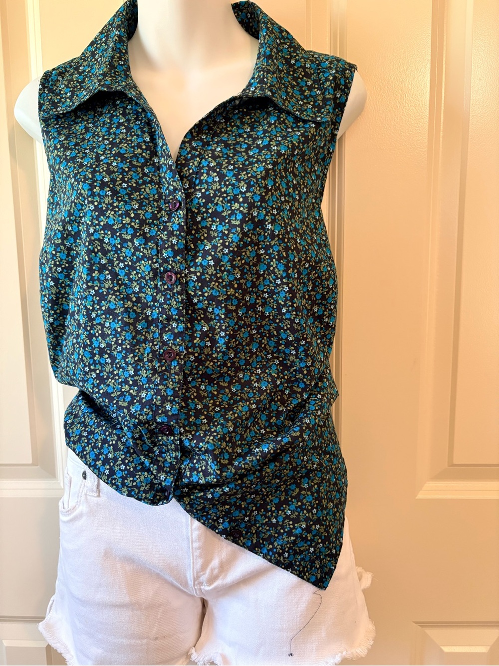 Sleeveless Button-Front Floral Blouse - Blue/Green, size XL